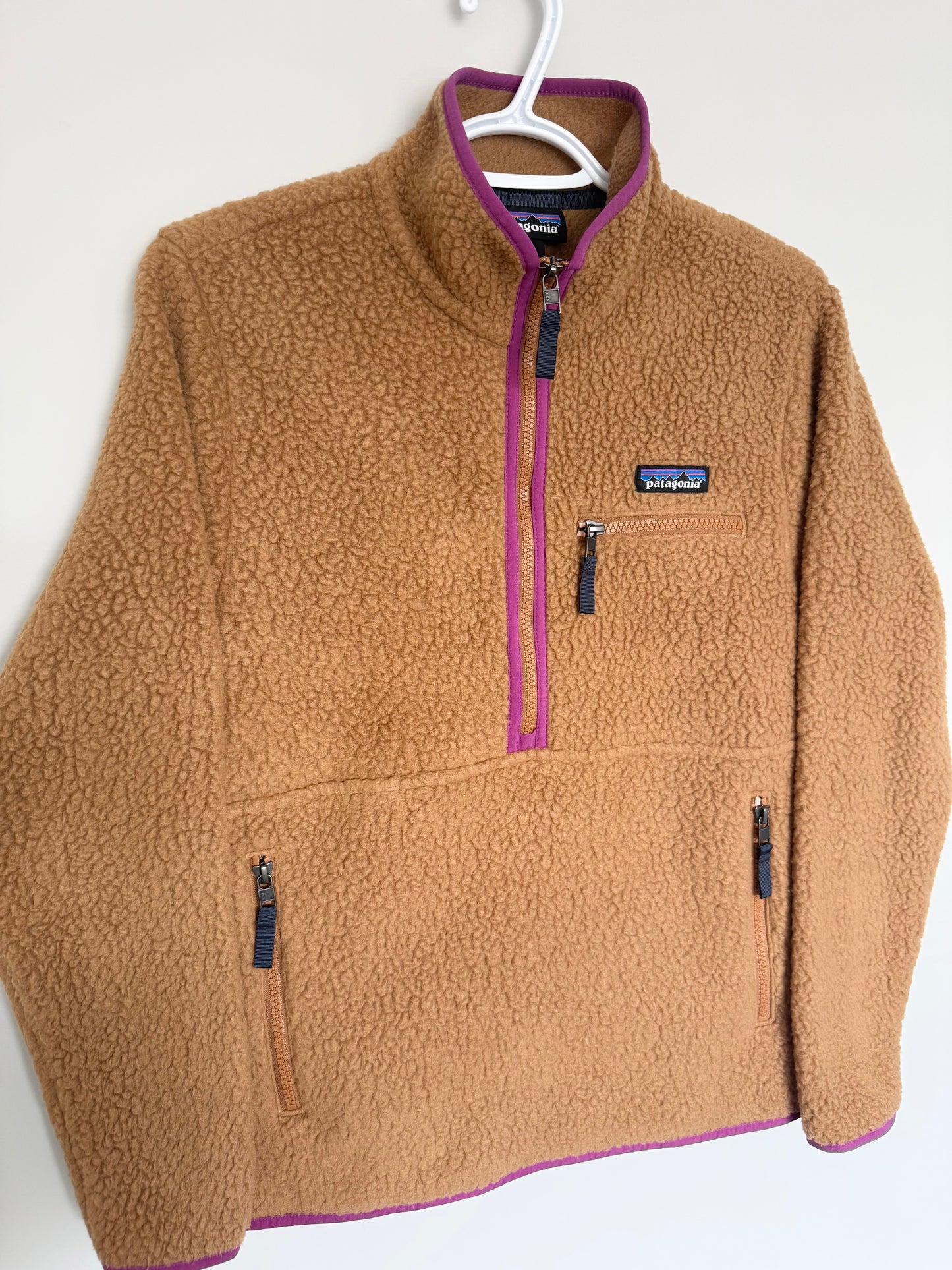 Women's Patagonia Retro Pile Marsupial Pullover - Nest Brown & Amaranth Pink (Extra Small)