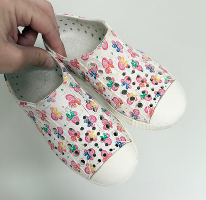 Native x Disney White Minnie Mouse Jefferson Slip Ons (10)