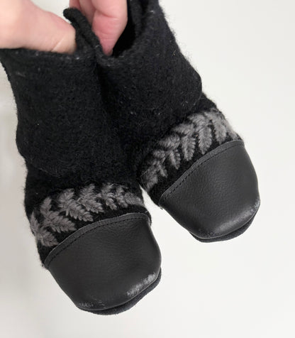 Nooks Black & Grey Leaves Wool Booties (5.5)