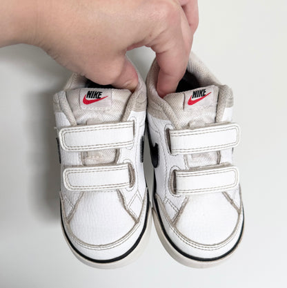 Nike Capri 3 White & Black Checkmark Velcro Sneakers (8)