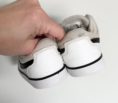 Nike Capri 3 White & Black Checkmark Velcro Sneakers (8)