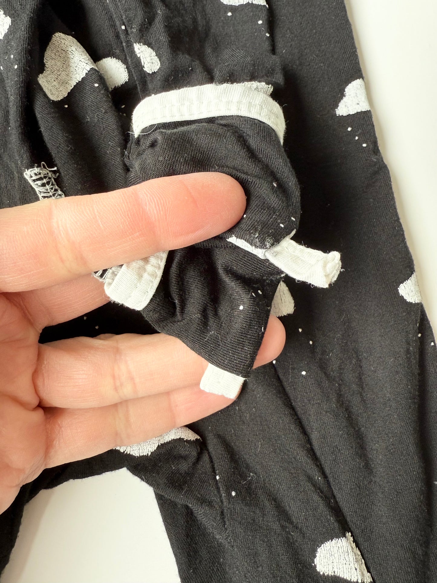Peregrine Kidswear Black & White Clouds Sleeper (3-6 Months)