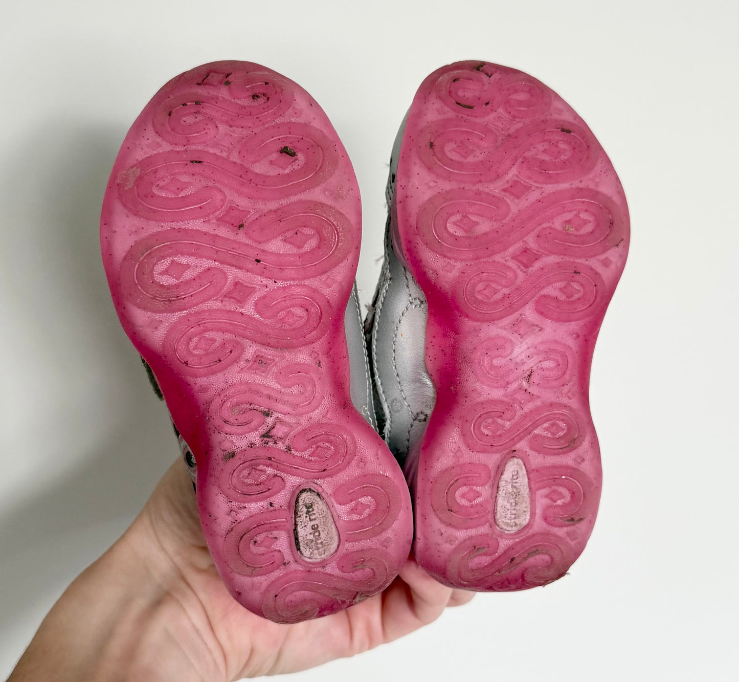 Stride Rite x Disney Princess Cinderella Pink & Silver Sparkle Light Up Velcro Sneakers (6.5)