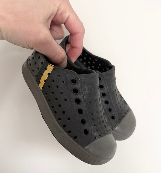 Native Black & Grey Jefferson Slip Ons (6)