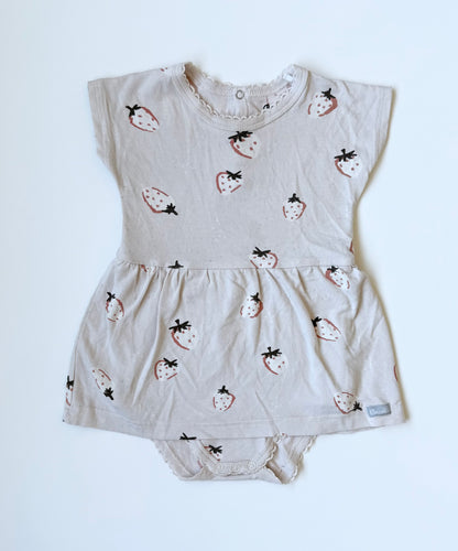 Coccoli Beige Strawberries Short Sleeve Bodysuit Dress (6 Months)
