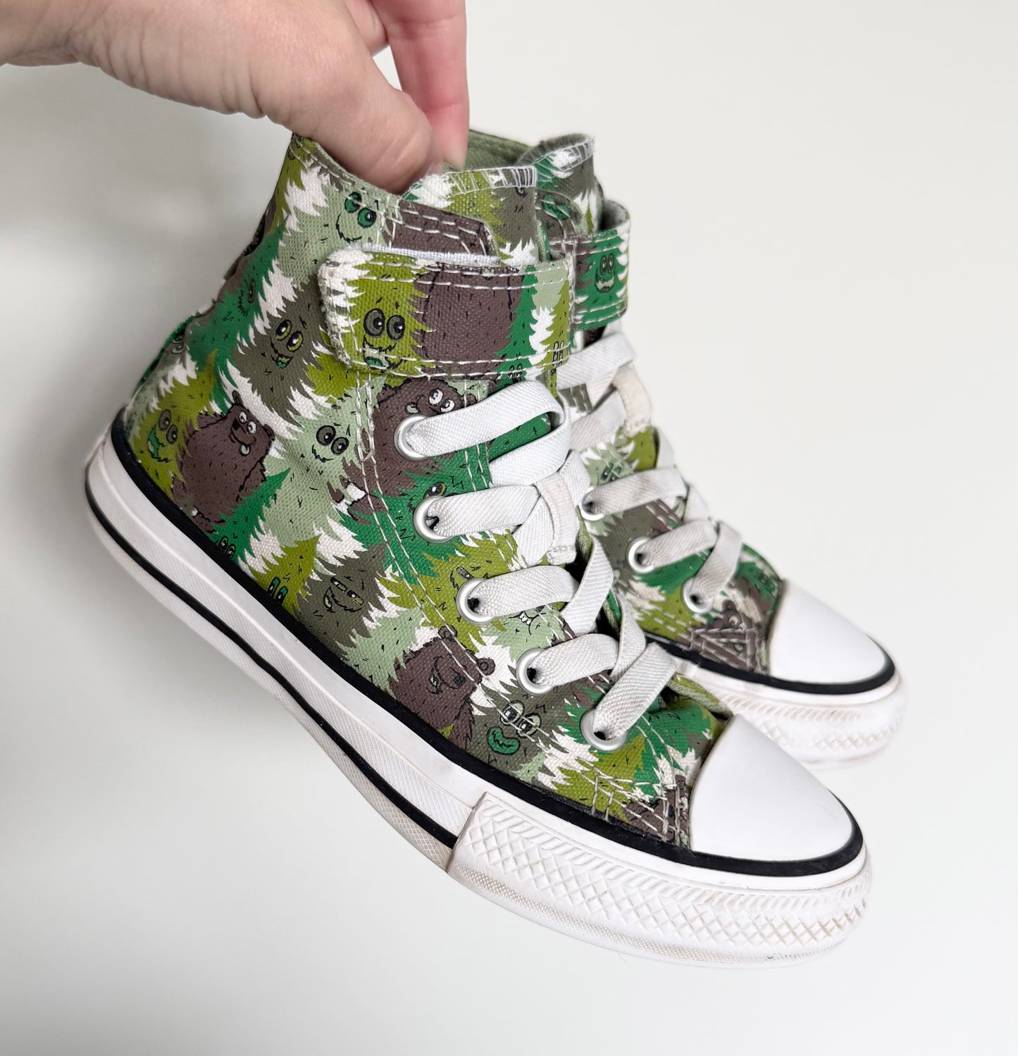Converse Green Trees & Bears High Top Stretch Lace & Velcro Sneakers (12)