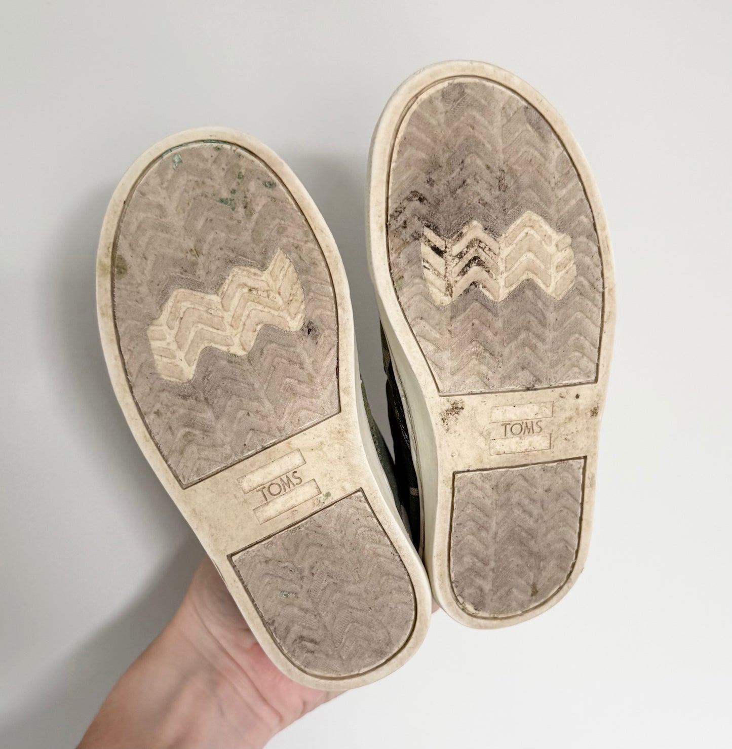 Toms Green Camouflage Velcro Slip Ons (9)