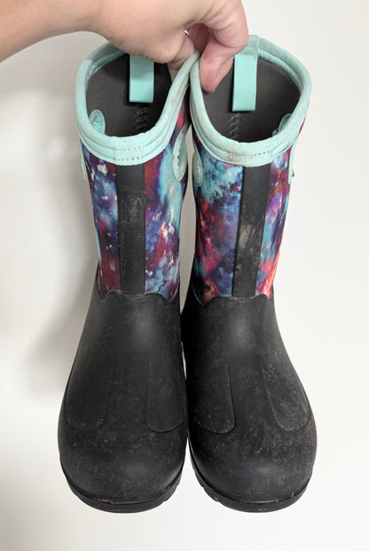 Bogs Black Neoclassic Blue Galaxy Tie Dye Sparkle Space Boots (Youth 1)