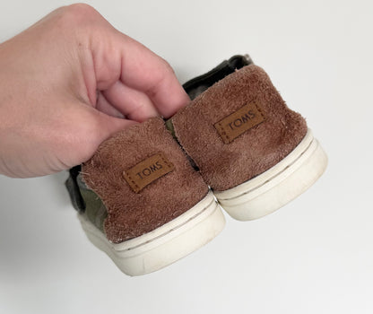 Toms Green Camouflage Velcro Slip Ons (9)