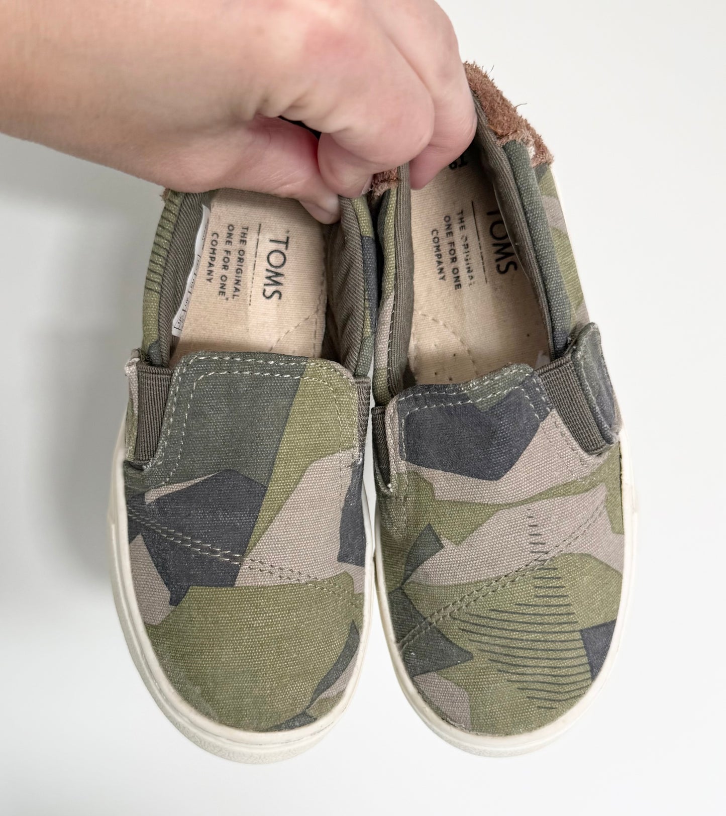 Toms Green Camouflage Velcro Slip Ons (9)