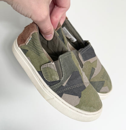 Toms Green Camouflage Velcro Slip Ons (9)