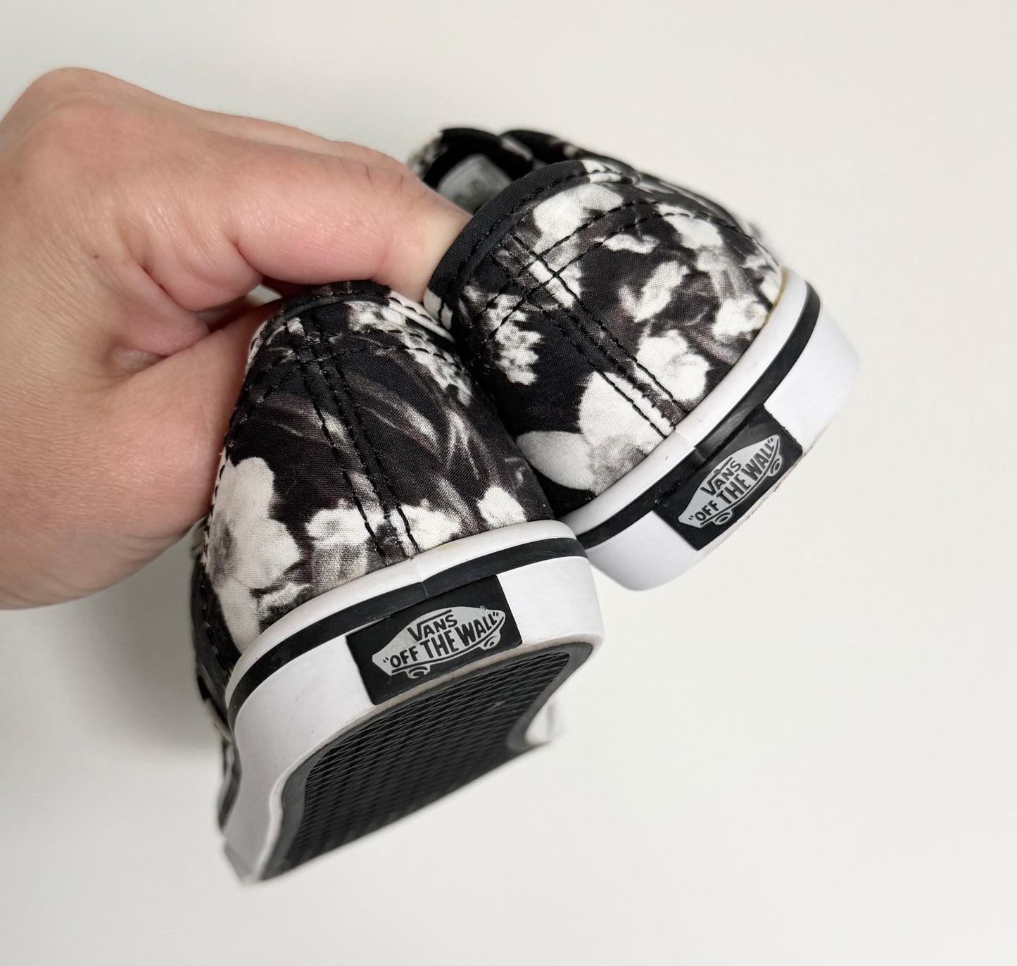Vans Black & White Floral Lace Up Sneakers (11)