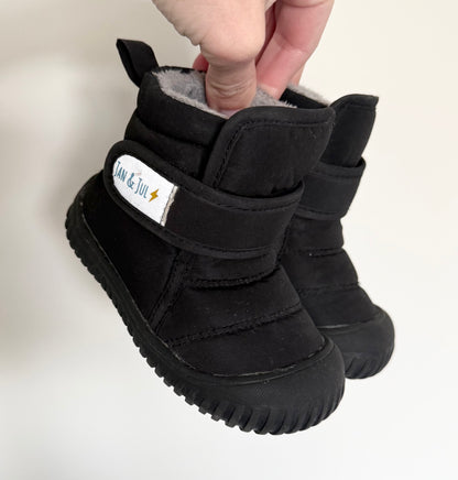 Jan & Jul Insulated Black Ankle Boots (6)