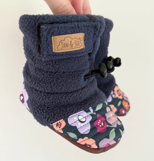 Jan & Jul Stay-Put Dark Blue Floral Cozy Booties (2)
