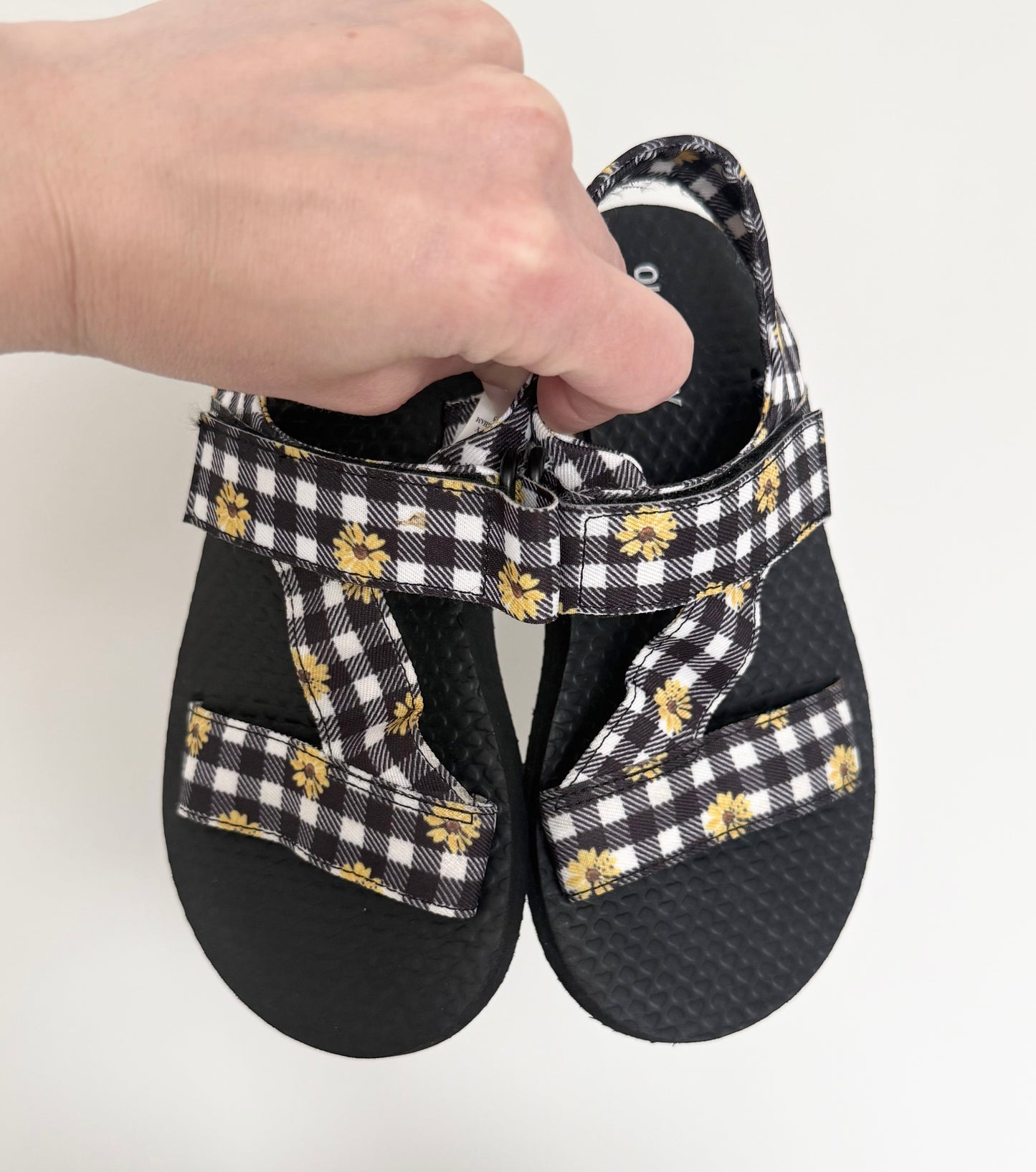 Old Navy Black Gingham Sunflower Sandals (12)
