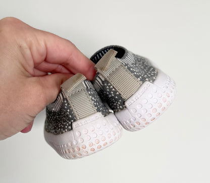 Minimoc Grey & White Knit Speckled Stretch Slip On Sneakers (5)