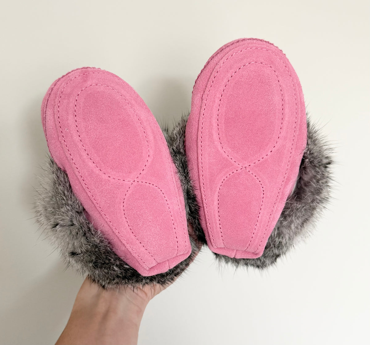 Manitobah Mukluks Pink Beaded Fur Trim Moccasin Slippers (7-8)