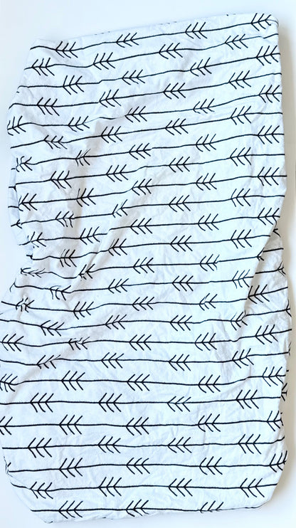 Kushies White & Black Arrows Flannel Crib Sheet