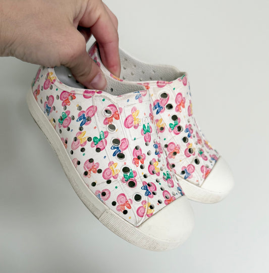 Native x Disney White Minnie Mouse Jefferson Slip Ons (10)
