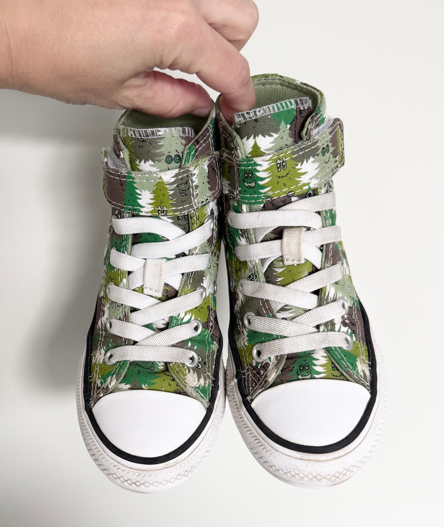 Converse Green Trees & Bears High Top Stretch Lace & Velcro Sneakers (12)