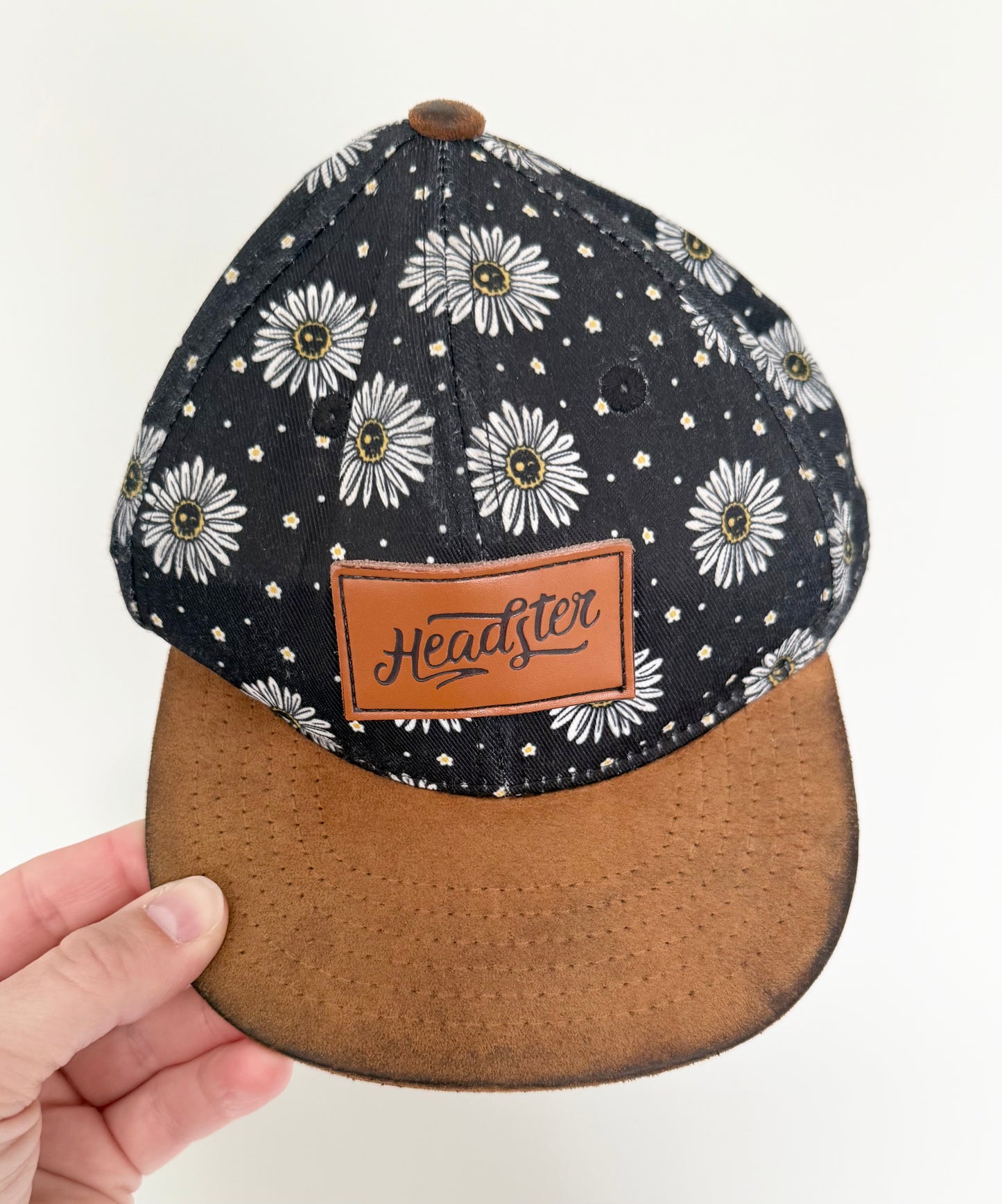 Headster Black Retro Daisies SnapBack Hat (48CM)
