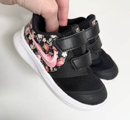 Nike Star Runner 2 Black Vintage Floral Stretch Lace & Velcro Sneakers (8)