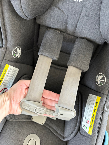 Uppababy Mesa V2 Infant Car Seat in Greyson & Travel Bag