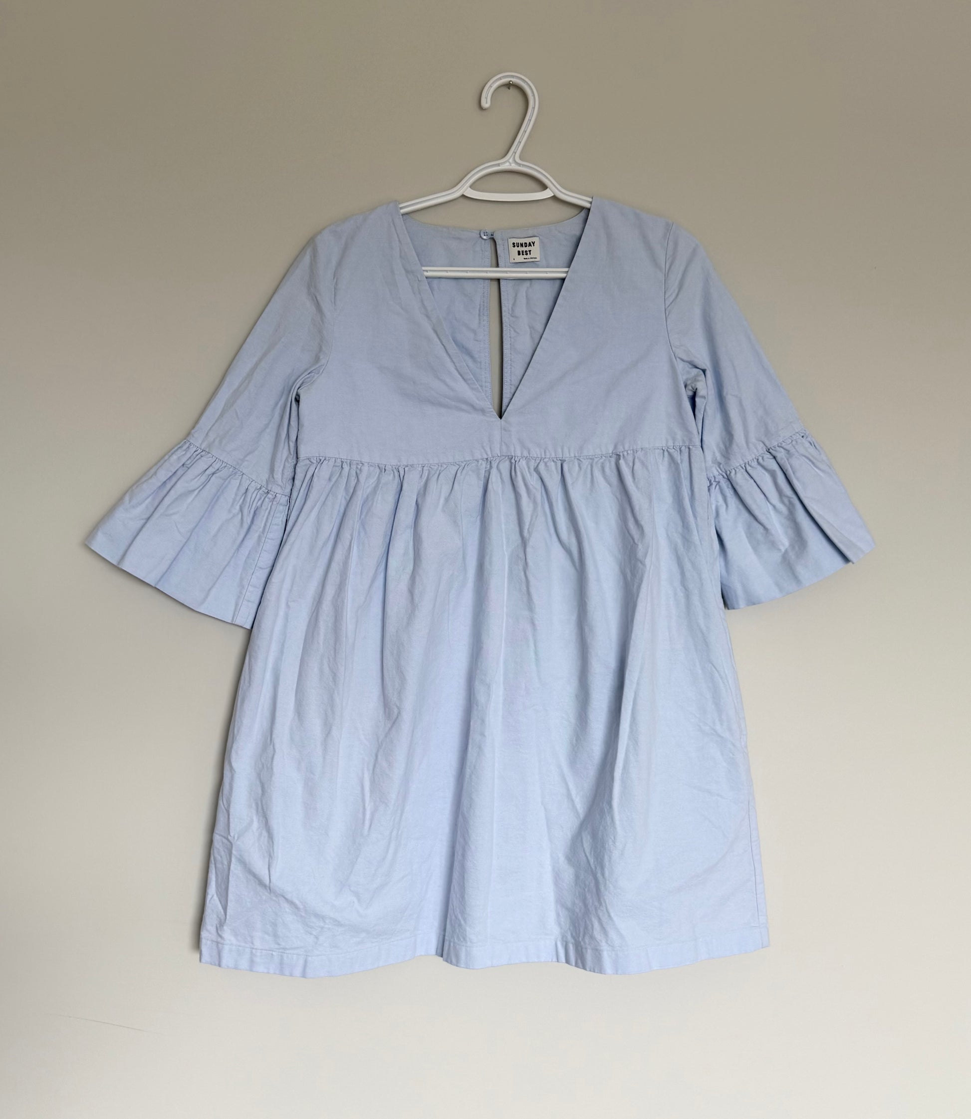 Women's Aritzia Sunday Best Blue Bell Sleeve Dress (Small) – Lydia's Little Closet