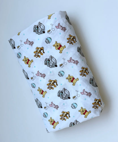 Disney Baby White Winnie the Pooh Crib Sheet (2)