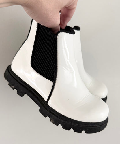 Native Kensington Treklite White Gloss Chelsea Boots (10)