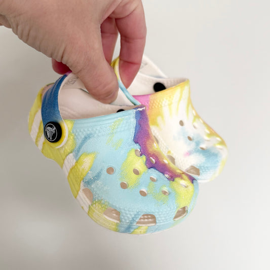 Crocs Light Tie Dye Clog Slip Ons (2/3)