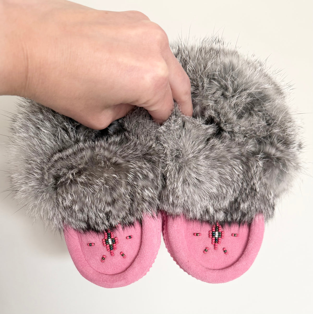 Manitobah Mukluks Pink Beaded Fur Trim Moccasin Slippers (7-8)