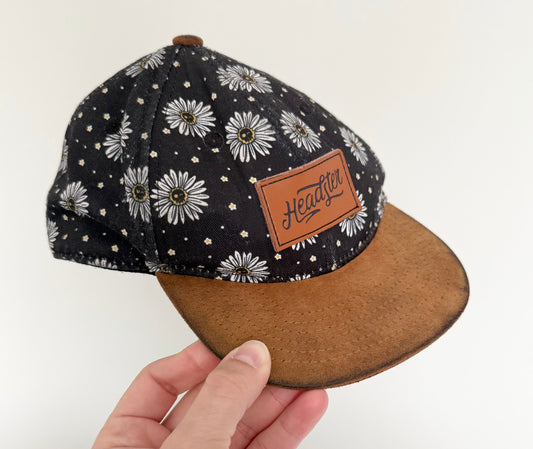 Headster Black Retro Daisies SnapBack Hat (48CM)
