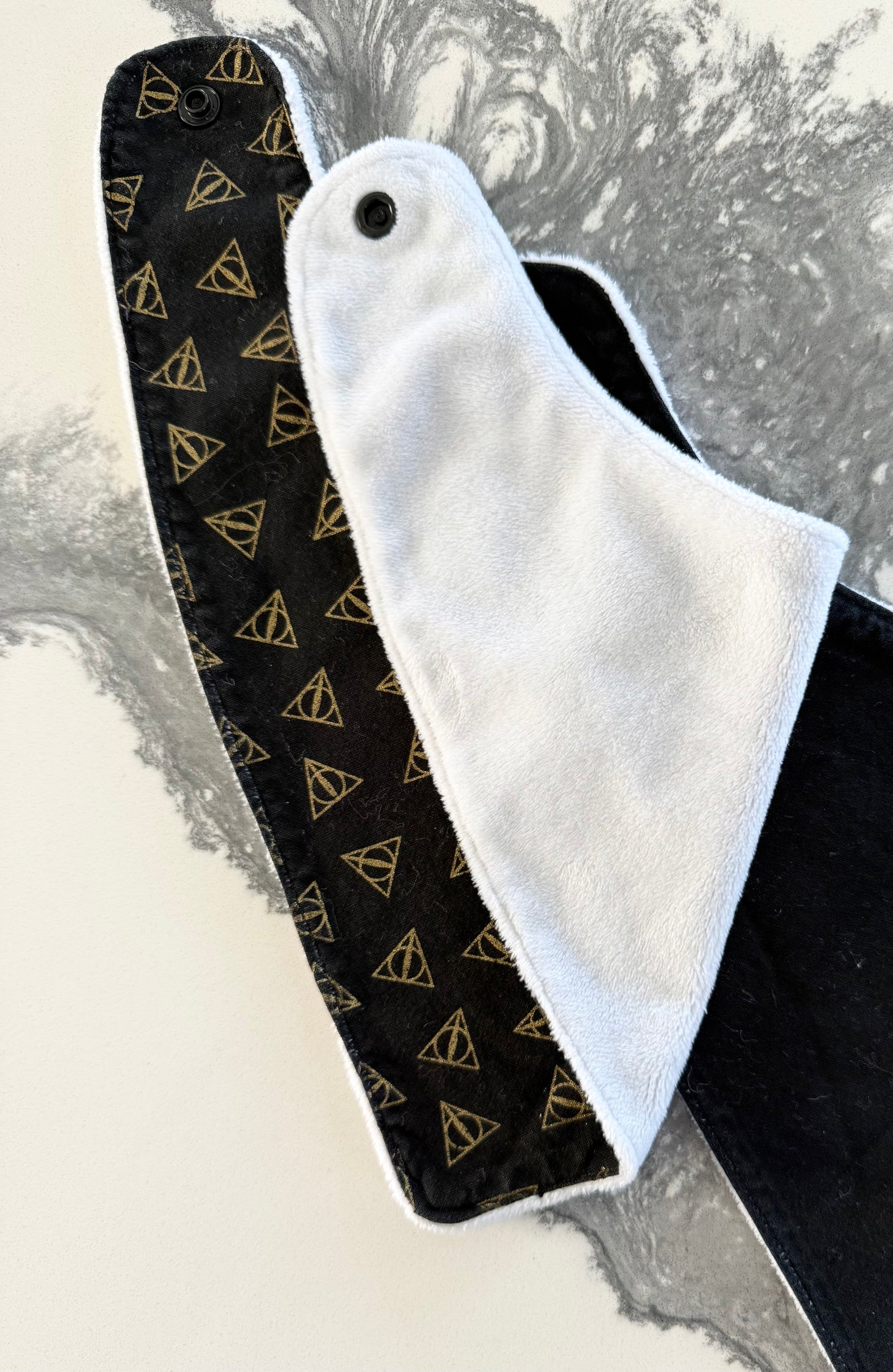 Harry Potter Black & Gold Bib Set