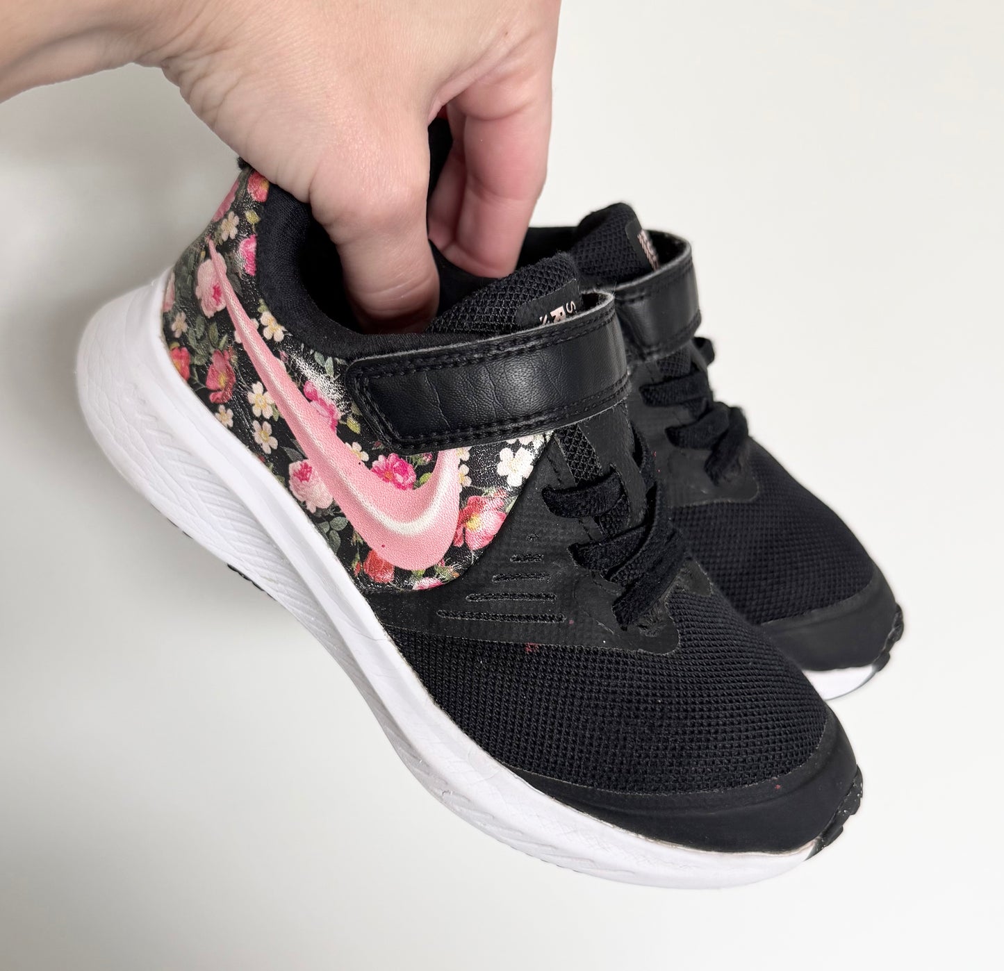 Nike Star Runner 2 Black Vintage Floral Stretch Lace & Velcro Sneakers (11)