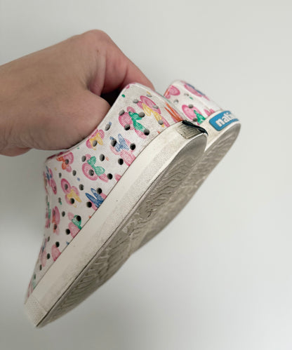 Native x Disney White Minnie Mouse Jefferson Slip Ons (10)