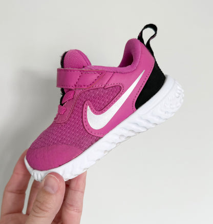 Nike Revolution 5 TDV Fushia & Black Stretch Lace & Velcro Sneakers (5)