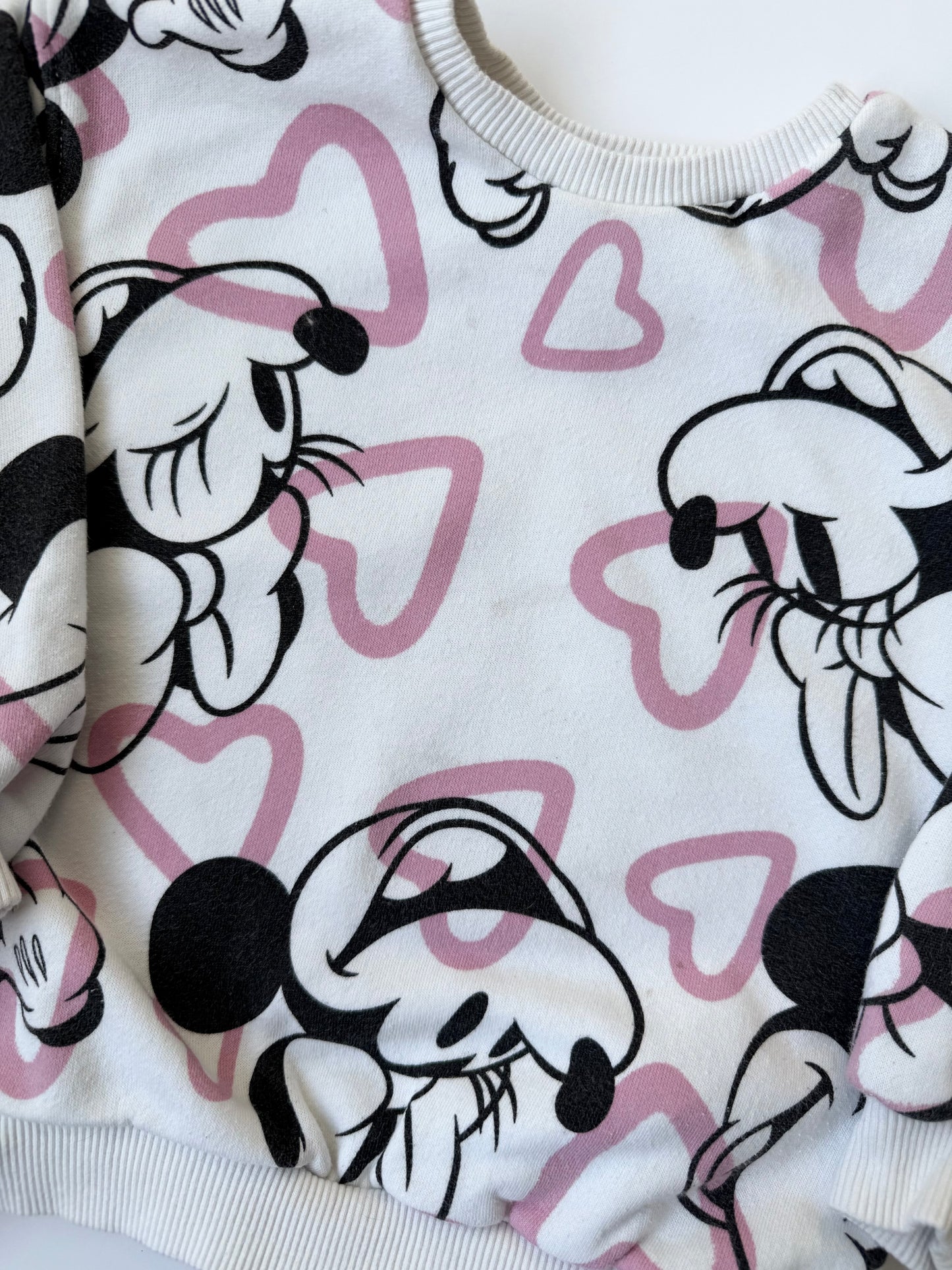 Zara x Disney White & Pink Minnie Mouse Hearts Crewneck Sweater (2-3 Years)