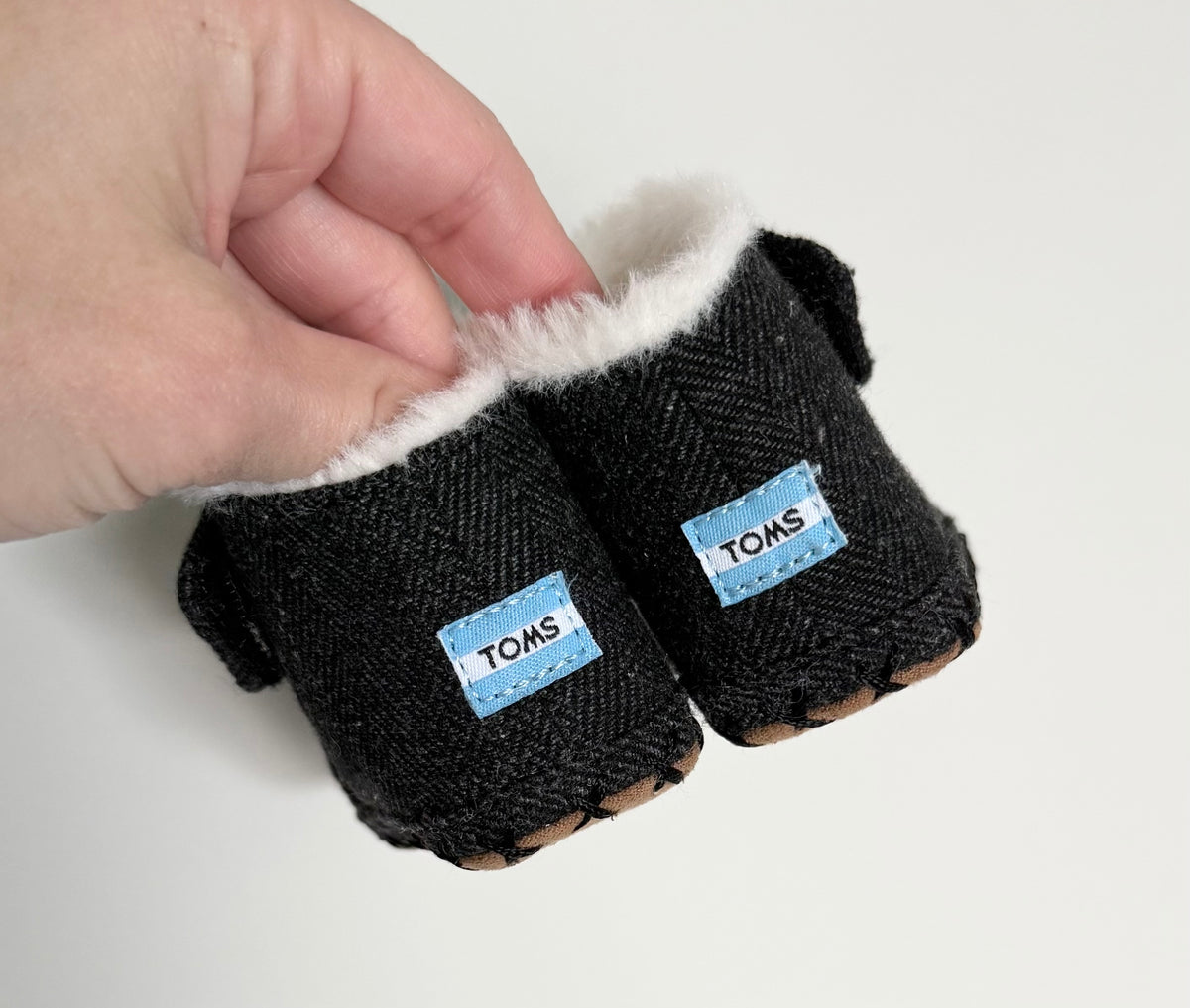 Toms Cuna Heathered Black Fur Lined Booties (2)