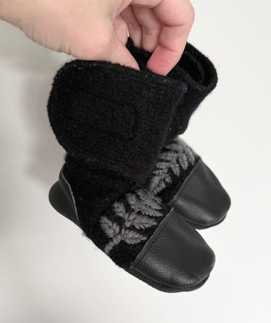 Nooks Black & Grey Leaves Wool Booties (5.5)