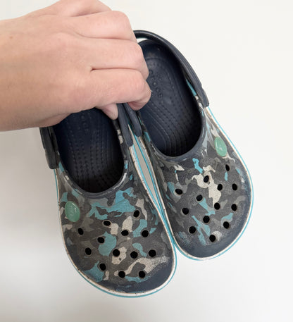 Crocs Crocband Camo Speck Clog Slip Ons (10)