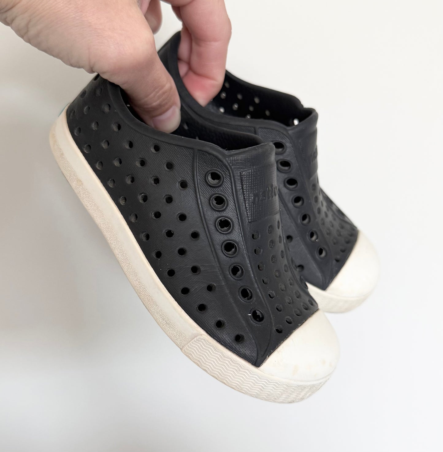 Native Black Jefferson Slip Ons (8)