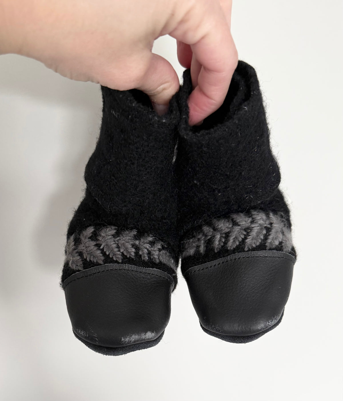 Nooks Black & Grey Leaves Wool Booties (5.5)