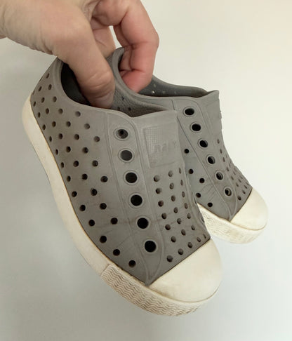 Native Light Grey Jefferson Slip Ons (6)