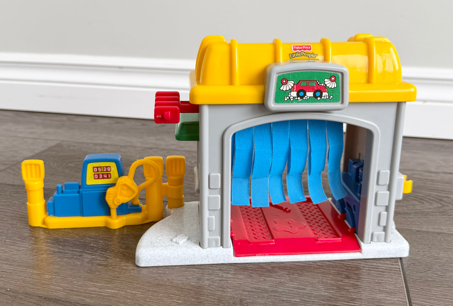 Fisher-Price Little People Road Trip Ready Garage Car Wash Playset