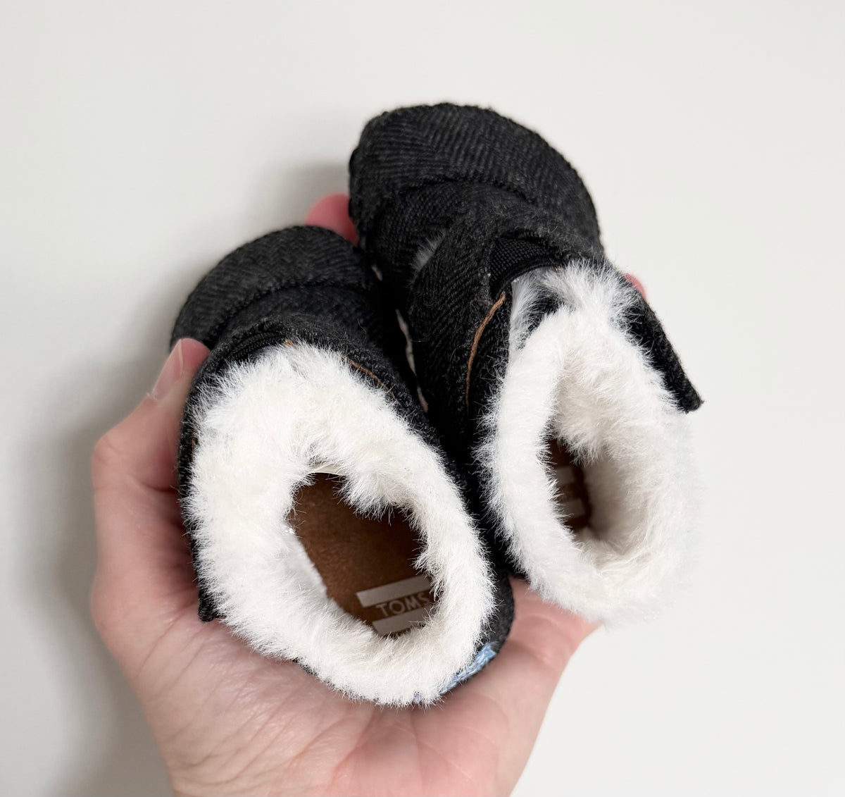 Toms Cuna Heathered Black Fur Lined Booties (2)