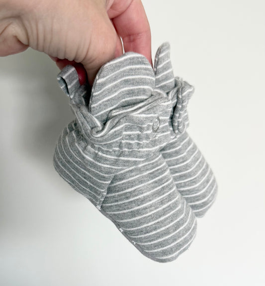 Robeez Grey Stripes & Stars Booties (1)