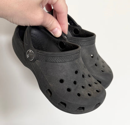 Crocs Black Clog Slip Ons (9)