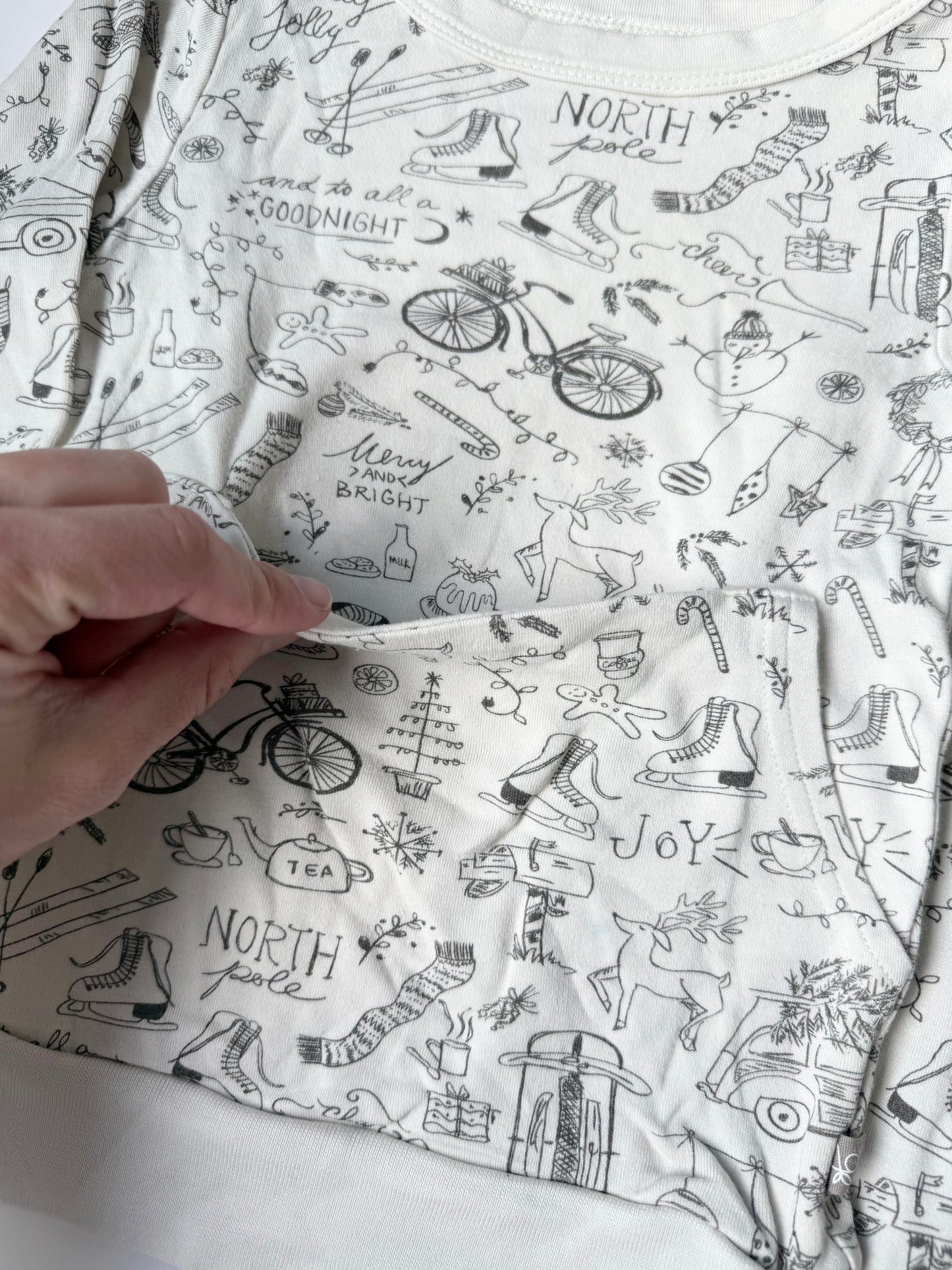 Goumi White Christmas Trinkets Two Piece Jogger Set (2-3 Years)