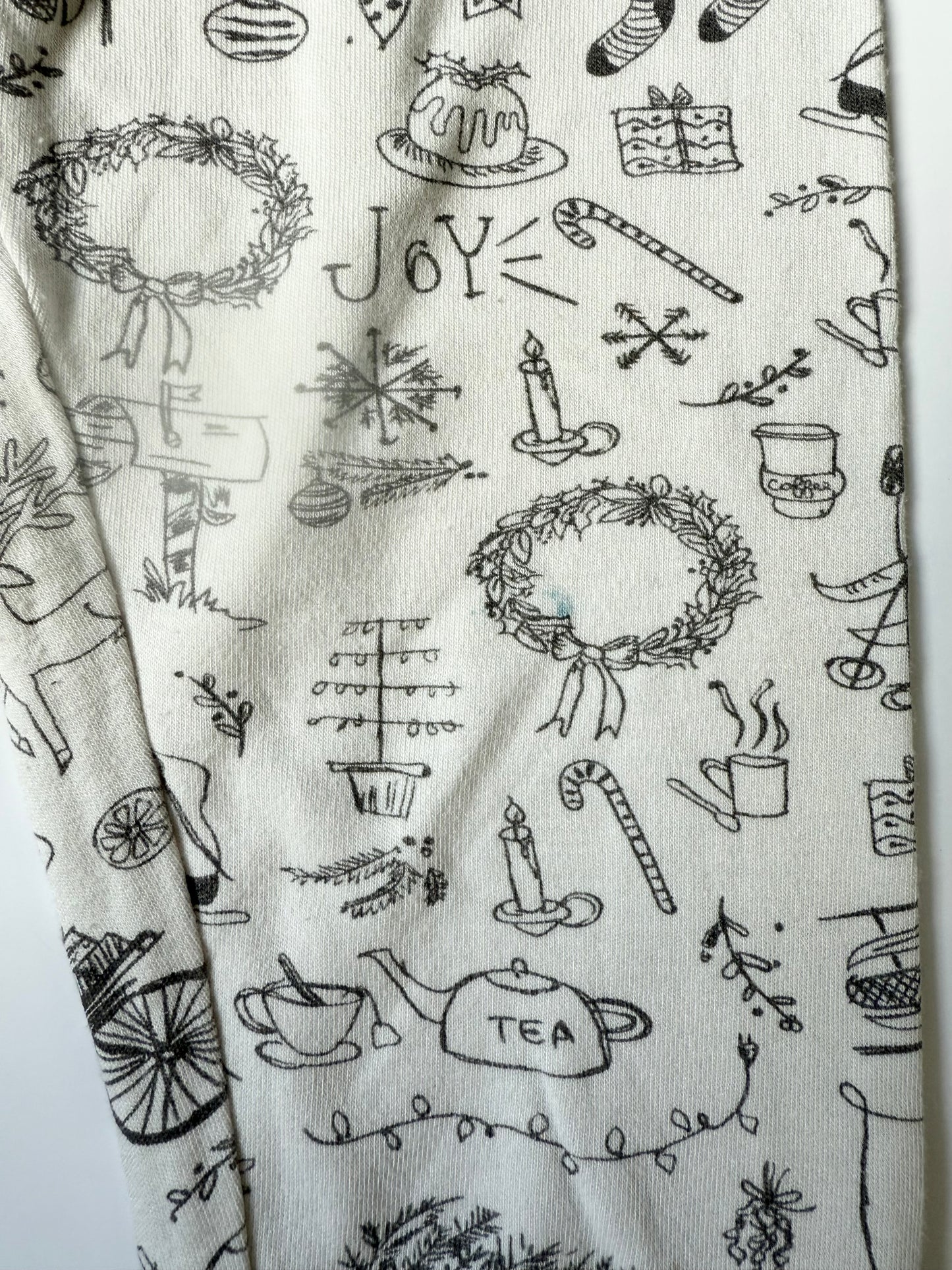 Goumi White Christmas Trinkets Two Piece Jogger Set (2-3 Years)